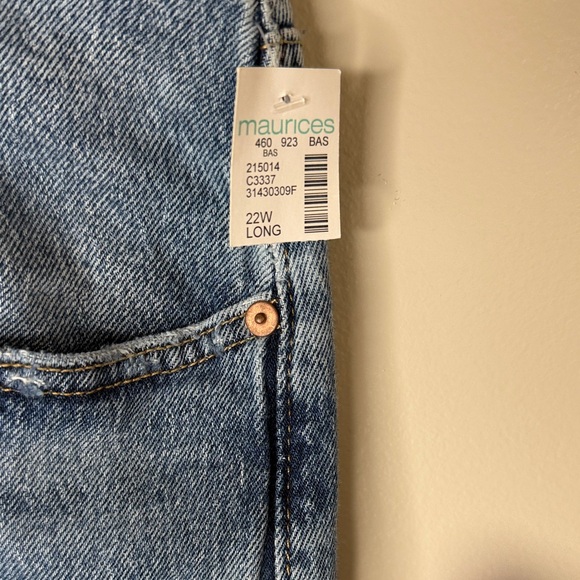 Maurice’s HighRise Distressed Mom Jeans Light Wash Plus Size 22 Relaxed Fit - Picture 3 of 16